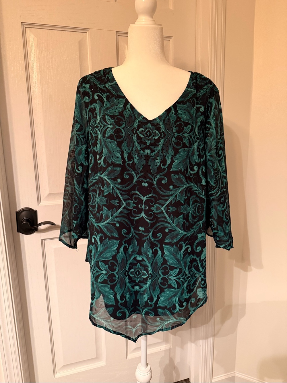 Roz & Ali Emerald Green and Black V-Neck Floral Tunic-1X